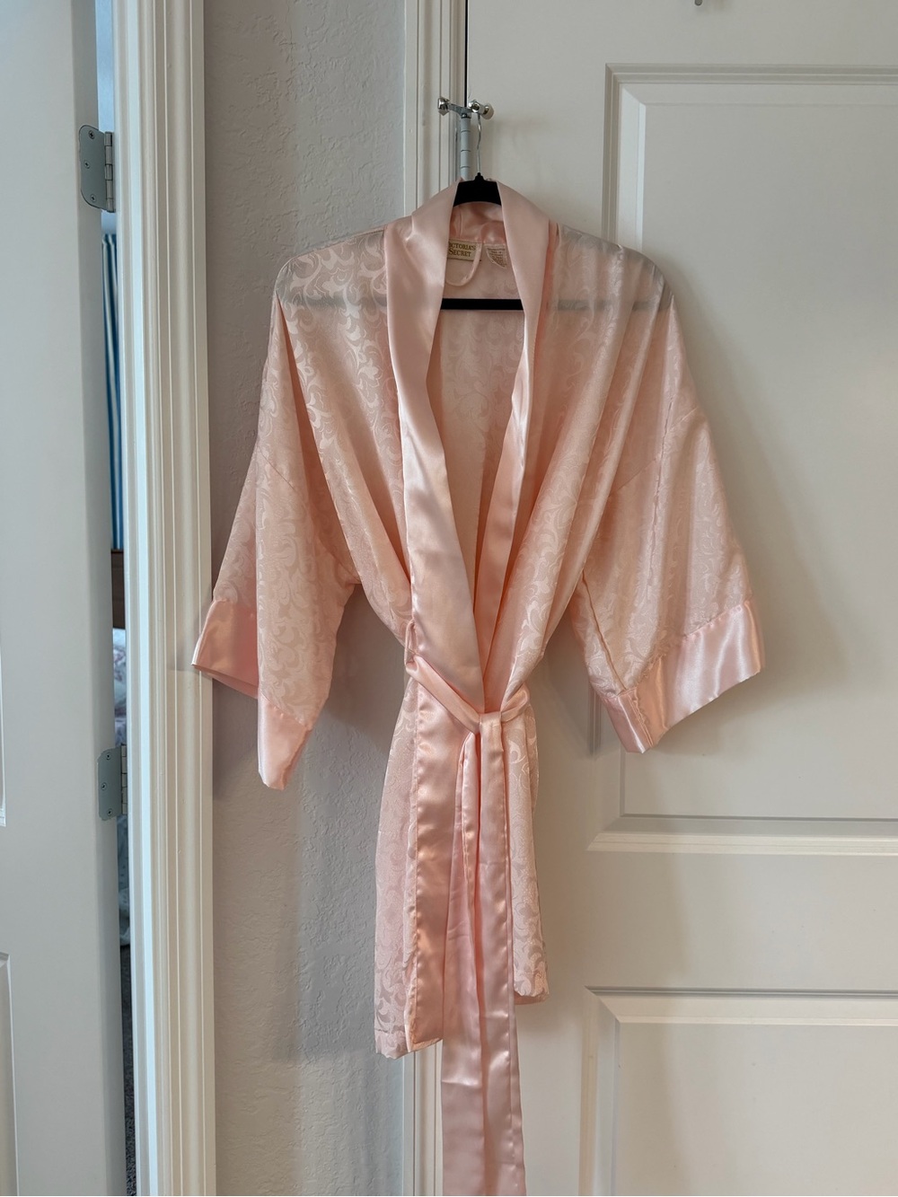 Victoria's Secret Satin & Lace Jacquard Robe in Light Pink